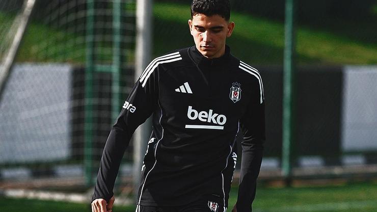 Beşiktaş’ın yeni transferi Yasin Özcan, takımla ilk antrenmanında