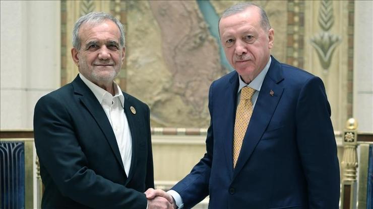 SON DAKİKA... Cumhurbaşkanı Erdoğan, İran Cumhurbaşkanı Pezeşkiyan ile görüştü: Türkiye iki ülke arasında rol üstlenmeye hazır