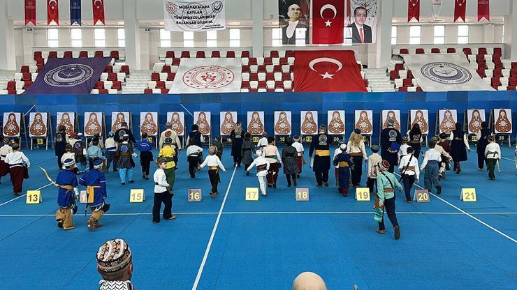 Kütahya’da Geleneksel Türk Okçuluğu şöleni başladı