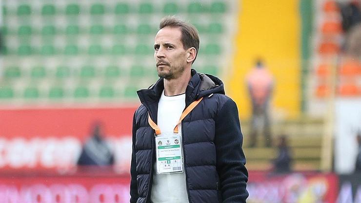 Ben hemen havlu atıp pes eden bir hoca değilim Ben hemen havlu atıp pes eden bir hoca değilim