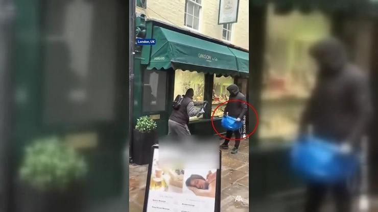 BURASI LONDRA: Herkes izledi, onlar soygun yaptı