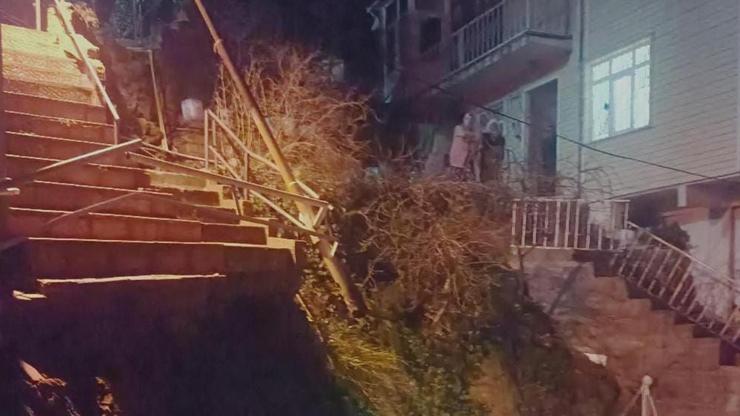 Sarıyer'de binanın bitişiğindeki merdiven çöktü