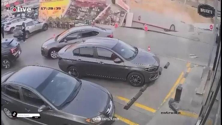 Mısırda toprak kayması iş yerini böyle yuttu