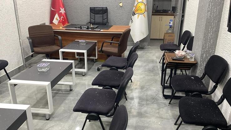 Balıkesir'de AK Parti Marmara İlçe Başkanlığı binasına taşlı saldırı