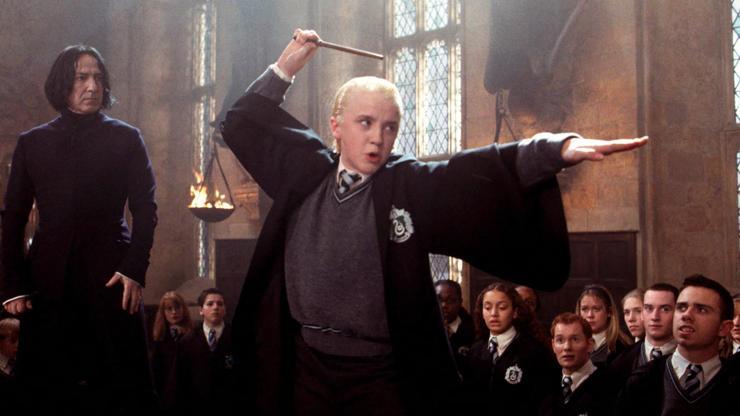 Hogwarts’ın kötü çocuğu Çin’in şans meleği oldu Yeni yılın sürpriz yüzü: Harry Potterdan Draco Malfoy...