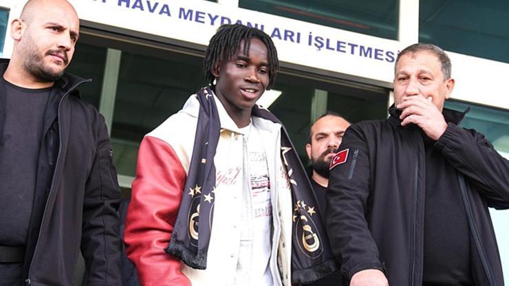 Galatasaray'ın yeni transferi Renato Nhaga imza için İstanbul'a geldi