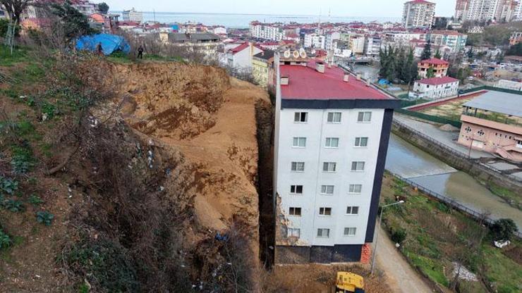 Her saniye diken üstündeler: KORKU APARTMANI