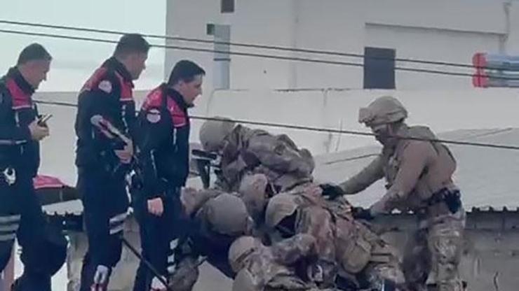 Dedikoduları duyunca silahla eski iş yerini bastı: 2si ağır 4 yaralı