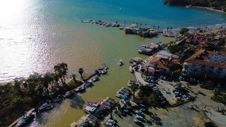 Akyaka'da denizin rengi değişti
