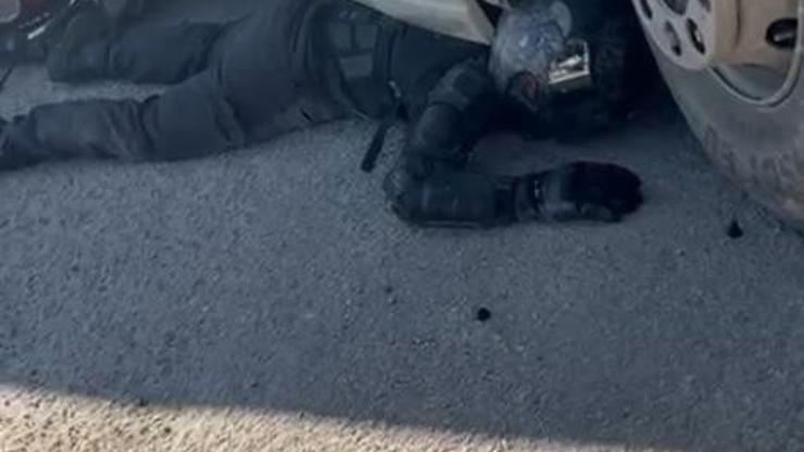 ADANADA MUCİZE KURTULUŞ: TIR’ın altında metrelerce sürüklendi