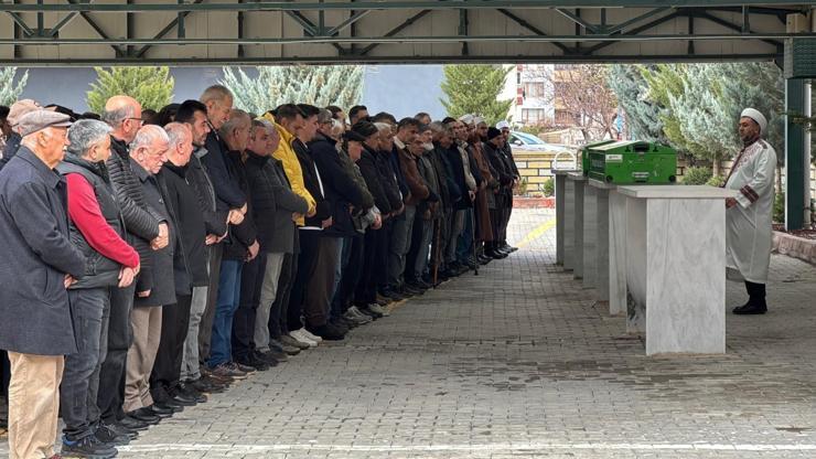 Silahlı kavgada öldürülen 2 kişi toprağa verildi Silahlı kavgada öldürülen 2 kişi toprağa verildi