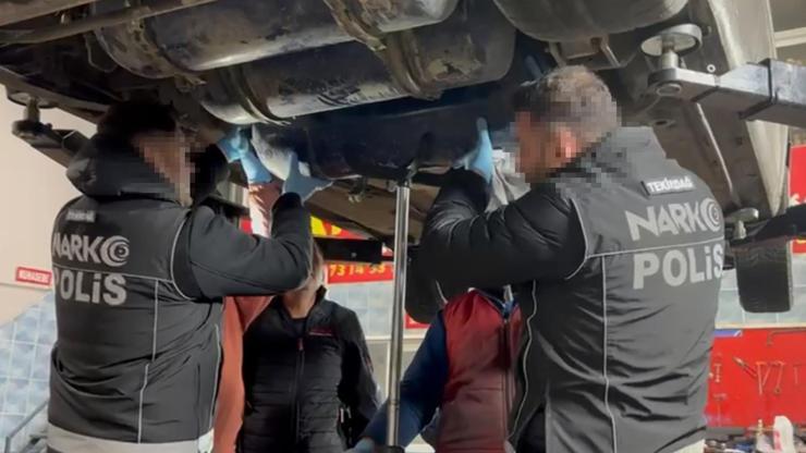 Bulgaristan plakalı otomobilde 24,5 kilo skunk ele geçirildi