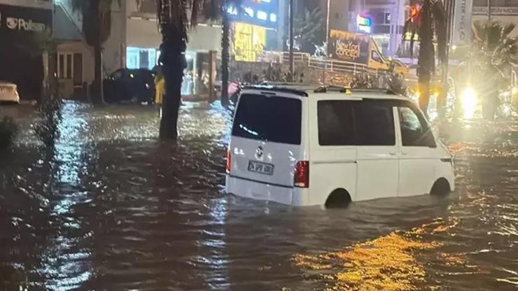 SON DAKİKA | Kuvvetli sağanak, yolları göle çevirdi! Bodrum ve Milas'ta okullar tatil etti