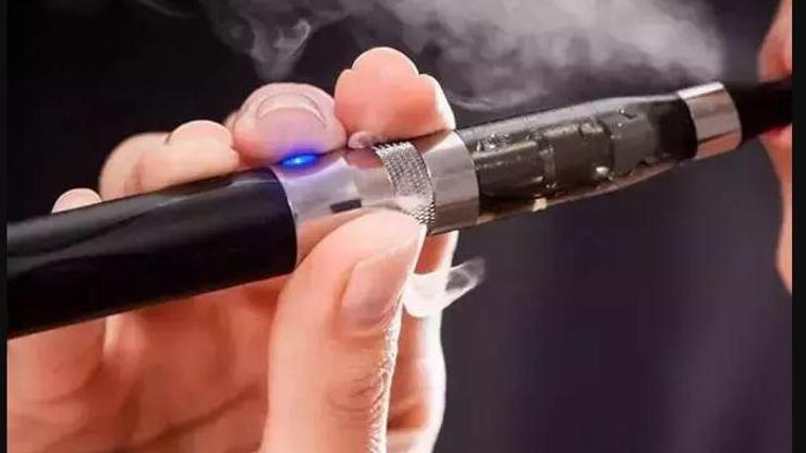 Uzmanından elektronik sigara uyarısı: Bu likitlerin içerisinde her türlü madde var