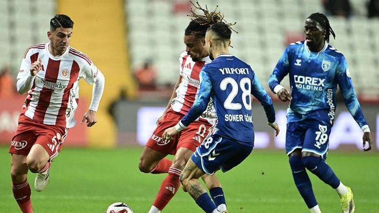 Antalyaspor, Samsunspor’u 3 golle geçti Antalyaspor, Samsunspor’u 3 golle geçti