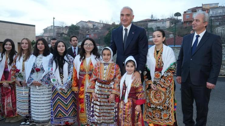 Bakan Ersoy'dan 'Hızır orucu sofrası'nda birlik ve beraberlik mesajı