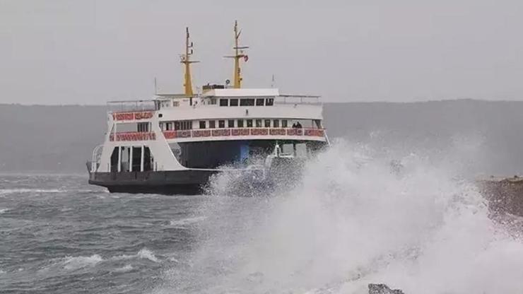 Feribot seferlerine fırtına engeli