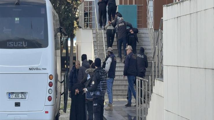 Yalova’daki DEAŞ hücresinden suikast planı çıktı! 3 polisi şehit eden 5 DEAŞ’lı 2 ay önce beraat etmiş Yalova’daki DEAŞ hücresinden suikast planı çıktı! 3 polisi şehit eden 5 DEAŞ’lı 2 ay önce beraat etmiş