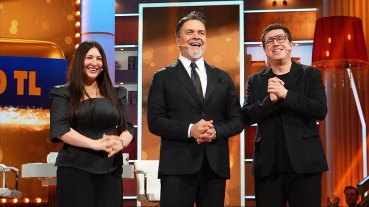 Kübra Ünlü yazdı! BEYAZ’LA JOKER’ ‘MUTLUYUZ MU?' EKİBİNİ AĞIRLADI