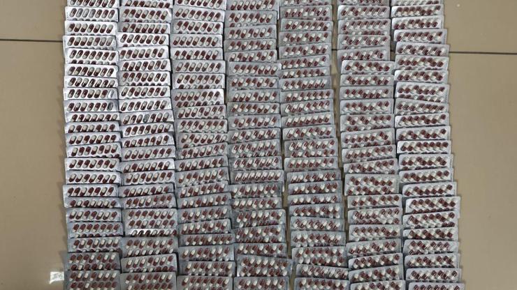 Polis ticari araçta 2 bin 684 adet sentetik ecza maddesi ele geçirdi