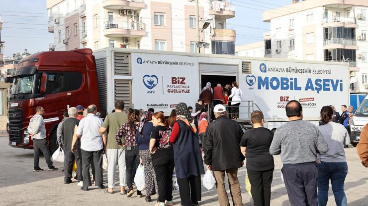 Mobil aşevi her akşam farklı mahallede Mobil aşevi her akşam farklı mahallede