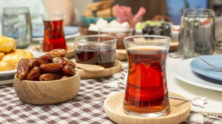 İftardan Sahura Bardak Bardak Çay İçenler Dikkat Çürükten Ağız Kokusu ve İltihaba Uzanan Riskler Aşırı Çay ve Kahve Yerine Bunları Tüketin