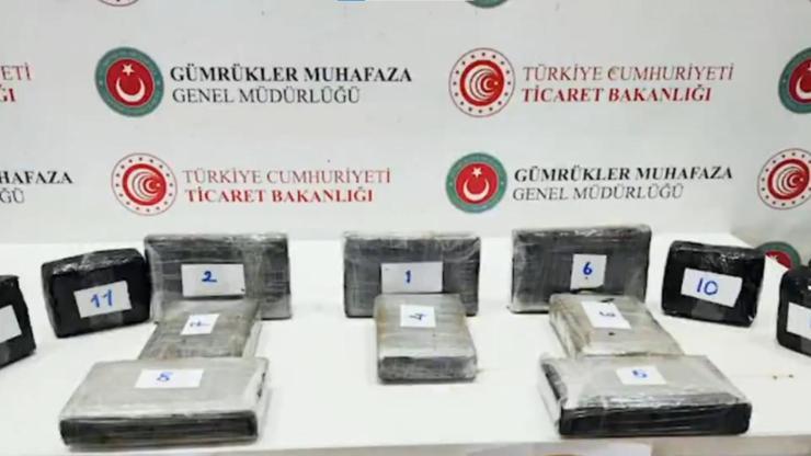 İpsala Sınır Kapısında otomobilin havalandırma boşluğunda 11 kilo kokain ele geçirildi İpsala Sınır Kapısında otomobilin havalandırma boşluğunda 11 kilo kokain ele geçirildi