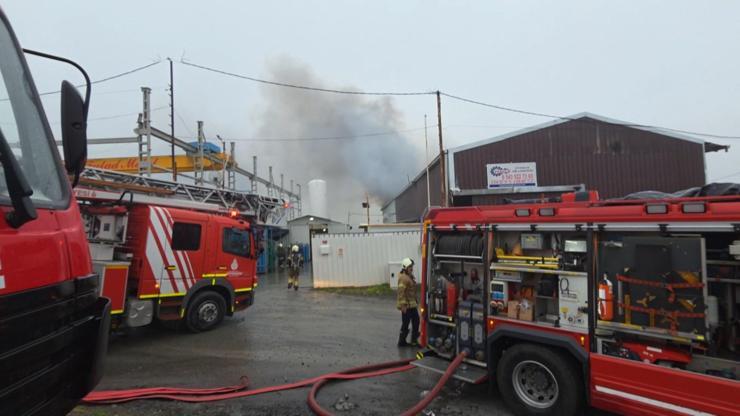 İstanbul- Eyüpsultan'da 3 iş yerinde yangın -1 İstanbul- Eyüpsultan'da 3 iş yerinde yangın -1