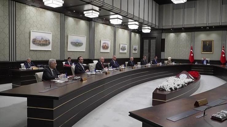KABİNE TOPLANIYOR İşte masadaki konular: Terörsüz Türkiye-ABD/İran gerilimi-Emekli ikramiyesi-Enflasyonla mücadele...