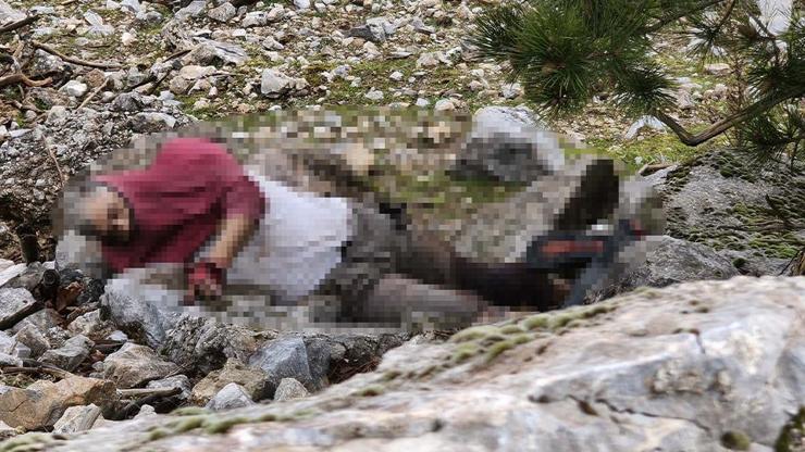 Eşi ve oğlu dahil 9 kişi gözaltında Eşi ve oğlu dahil 9 kişi gözaltında