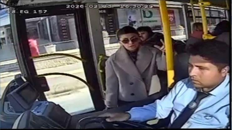 Fenalaşan yolcuyu, şoför hastaneye yetiştirdi Fenalaşan yolcuyu, şoför hastaneye yetiştirdi