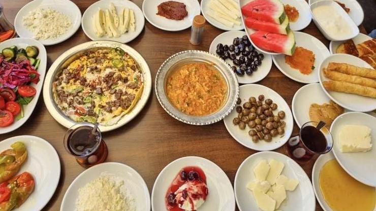 Bağışıklığı Yükselten Ramazan Sofrası Vücudu Zinde Tutan Beslenme Tüyoları... Ramazan’da Enerjiyi ve Direnci Artıran Besinler