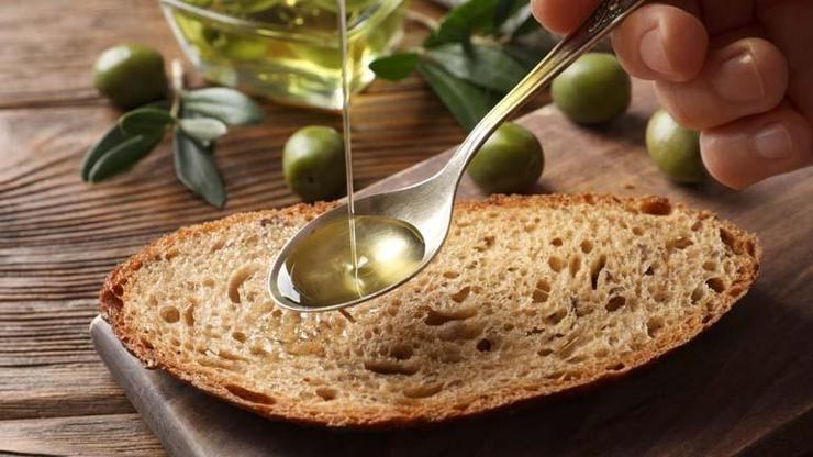 Sadece 1 Kaşık Yeter Ramazanda Tokluk Hissi ve Rahat Sindirim Sağlıyor Sahur ve İftar İçin Zeytinyağı Tüketmenin 5 Şaşırtıcı Faydası