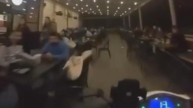 BU KADARINA DA PES! Kafede motosikletle dolaştı