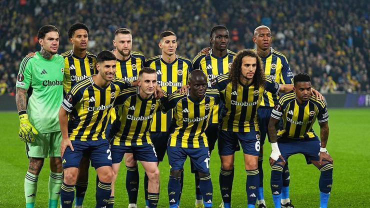 Fenerbahçe'de, Beşiktaş derbisi öncesi 6 isim kart sınırında Fenerbahçe'de, Beşiktaş derbisi öncesi 6 isim kart sınırında