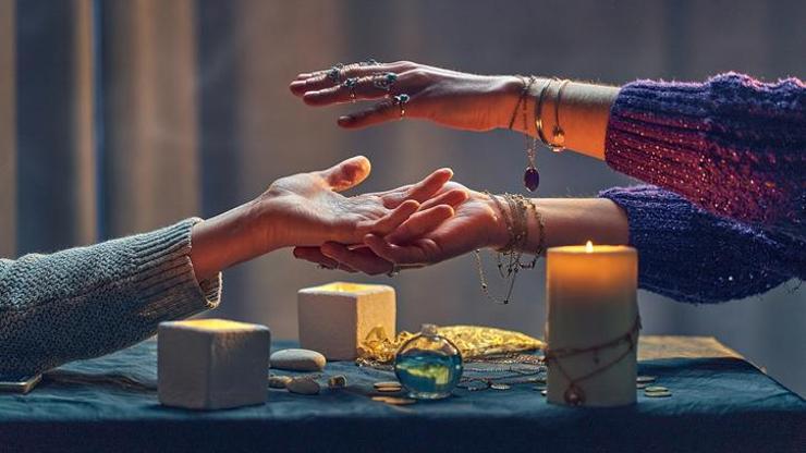  Aşk büyüsü vaadiyle dolandırıldı