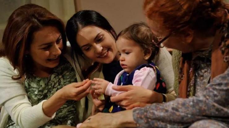 Ünlü Oyuncu Ayça Bingölün İkiz Kızları Büyüdü: İşte Son Halleri