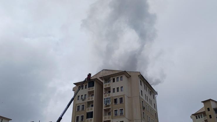 Batman'da 9 katlı binada yangın; 21 kişi dumandan etkilendi