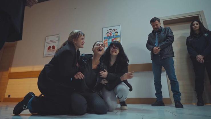 Güllü’den “Gitme” çalarken yıkıldılar!