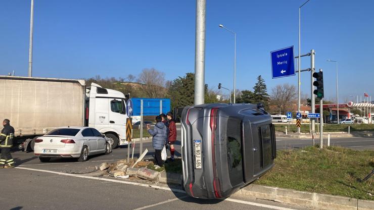 İki otomobil kavşakta çarpıştı: 4 yaralı