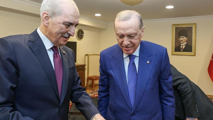 TBMM Başkanı Kurtulmuş, Cumhurbaşkanı Erdoğan'a Sırrı Süreyya Önder'le çekilen bir fotoğrafını takdim etti TBMM Başkanı Kurtulmuş, Cumhurbaşkanı Erdoğan'a Sırrı Süreyya Önder'le çekilen bir fotoğrafını takdim etti