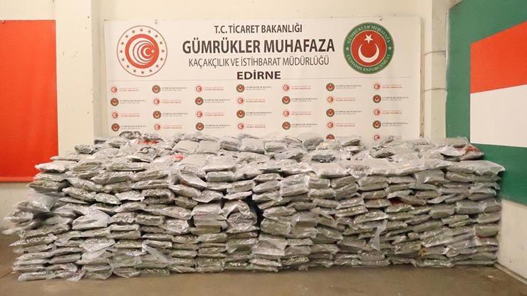 Kapıkule'de 1 ton 413 kilo esrar ele geçirildi