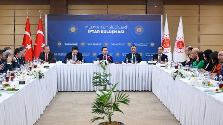 Bakan Gürlek, medya temsilcileri ile iftarda bir araya geldi - Son ...