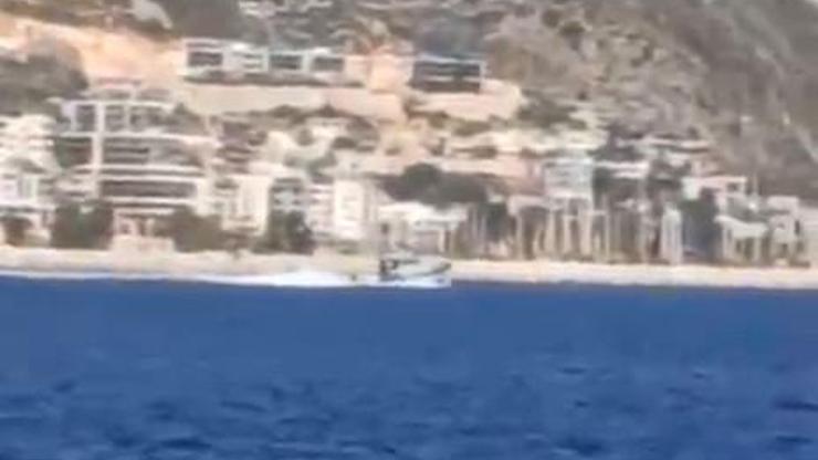 Akdeniz'de göçmenleri taşıyan tekne battı: 15 ölü, 20 yaralı