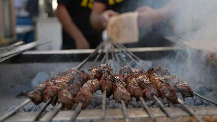 Sabah ciğer, öğlen kebap, gece şırdan yiyen Adanalılara obezite uyarısı