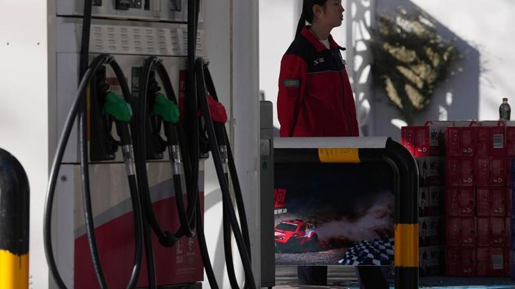 ASYADA ENERJİ ALARMI… Ülkeler birer birer kararlarını duyurdu: Trafikte tek-çift plaka dönemi başlattılar Okullar kapandı, ordu petrol nöbetinde...