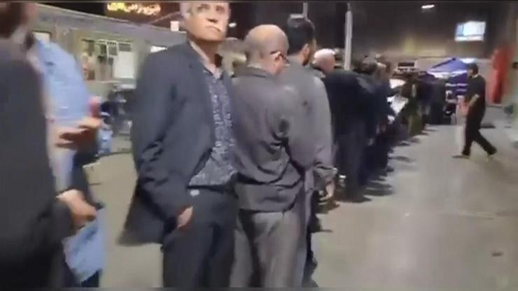 İran halkı gönüllü askerlik için sırada
