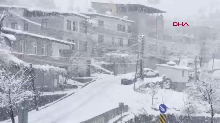 Van ve Hakkari’de kar yağışı nedeniyle, 121 yerleşim yeri ulaşıma kapandı Van ve Hakkari’de kar yağışı nedeniyle, 121 yerleşim yeri ulaşıma kapandı