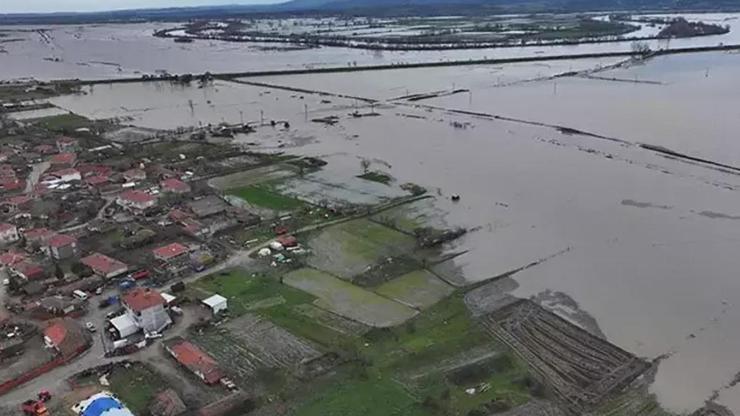 Edirne'de Tunca Nehri kıyısında toprak kayması Edirne'de Tunca Nehri kıyısında toprak kayması
