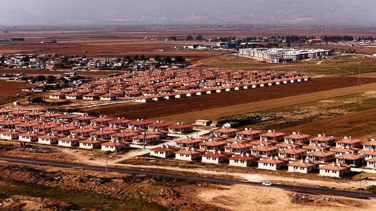 Bakan Kurum, Hatay'daki Türkiye'nin ilk kırsal uydu kentini paylaştı Bakan Kurum, Hatay'daki Türkiye'nin ilk kırsal uydu kentini paylaştı
